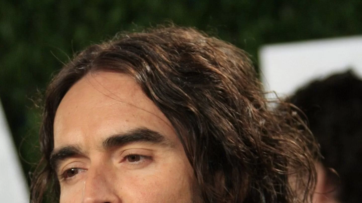 Read more about the article Rape allegations against Russell Brand: Wife stands by him for now