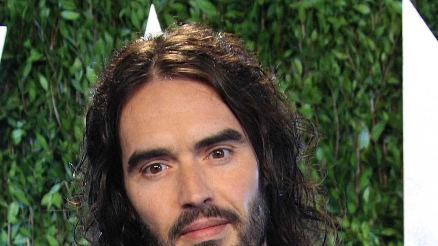 You are currently viewing Russell Brand: Book, live shows – all canceled