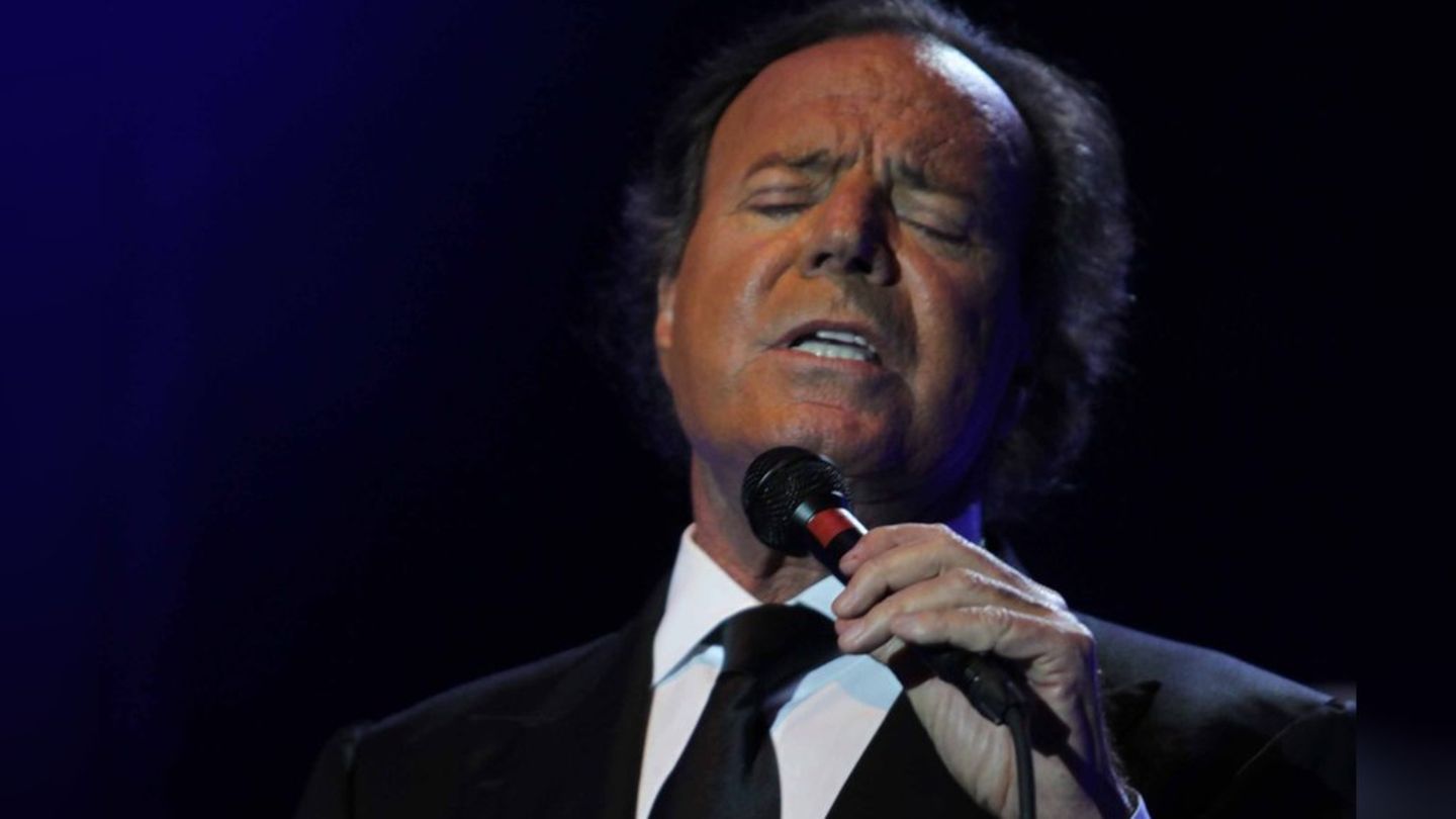 You are currently viewing Julio Iglesias: The crooner god celebrates his 80th birthday