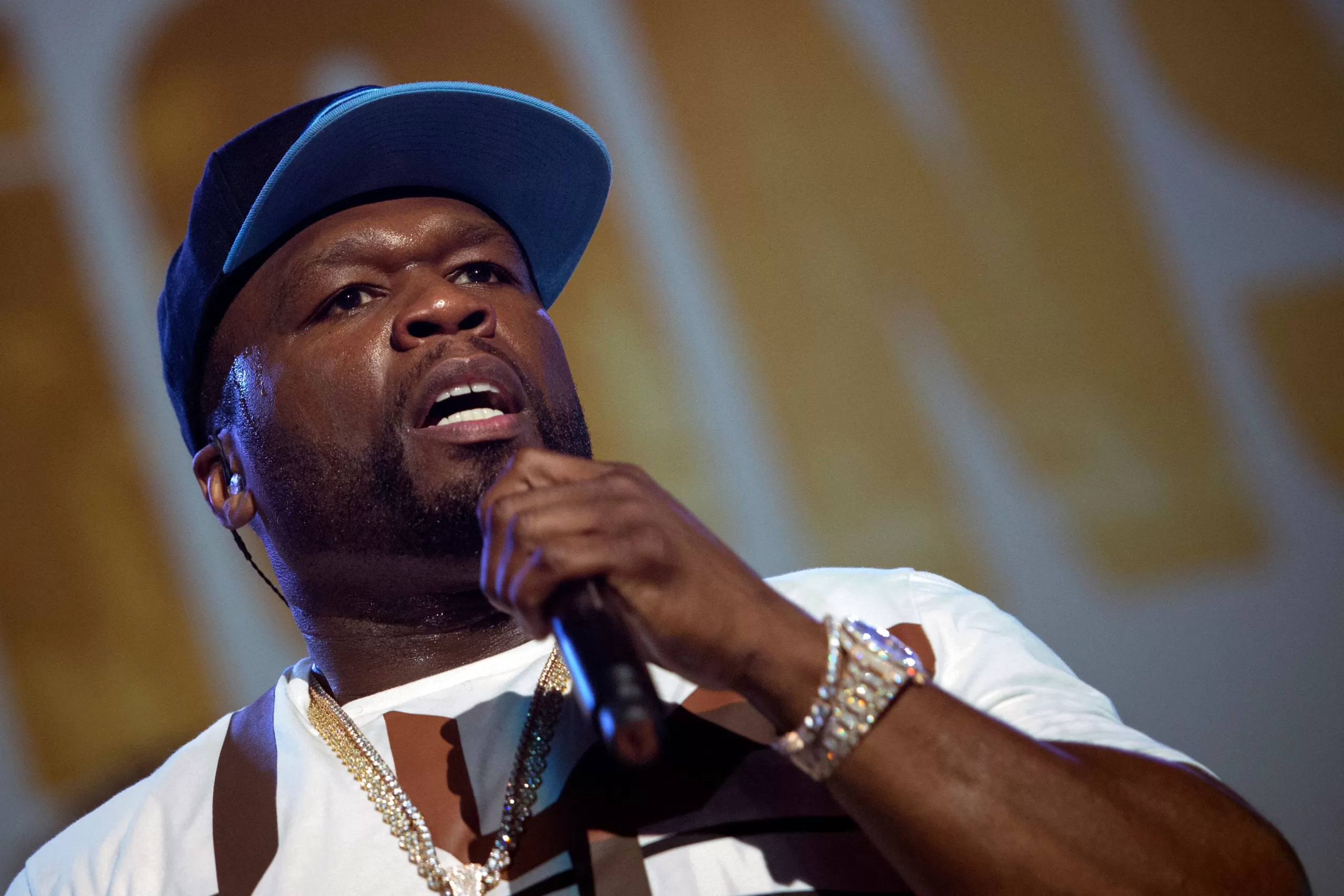 You are currently viewing 50 Cent gets angry and throws his microphone at a fan: He faces criminal investigation