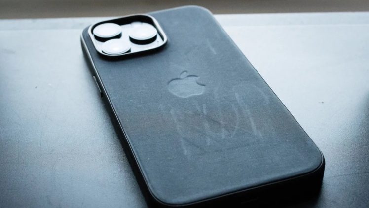 Read more about the article “Garbage”: Bad reviews for Apple’s new FineWoven cases