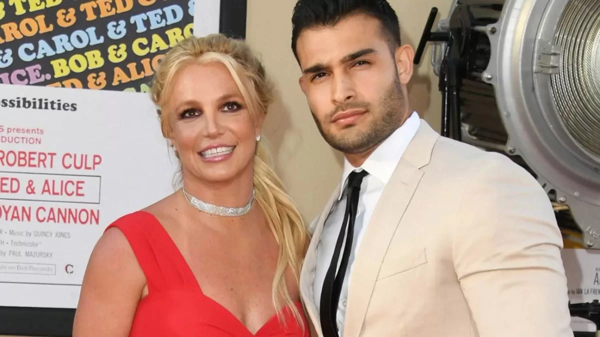 You are currently viewing Britney Spears believes Sam Asghari conspired with her father to keep her under his wing
