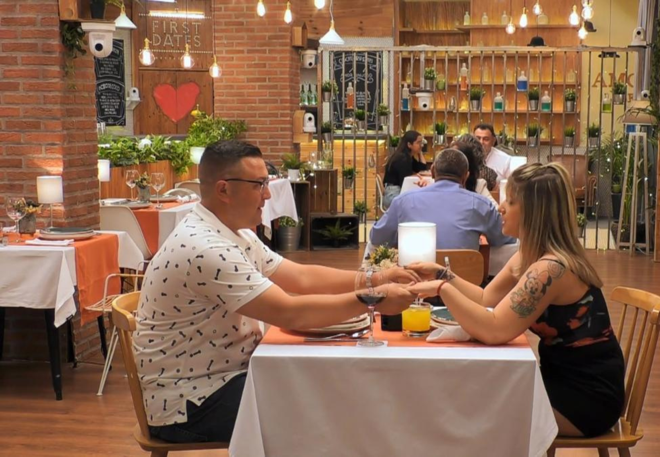 Read more about the article A ‘First Dates’ bachelorette’s surreal question to her date: “Does he keep getting you up?”