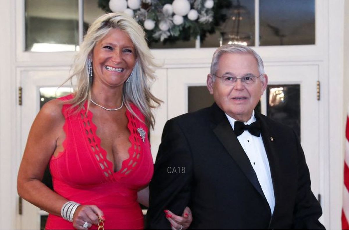 Senator Bob Menendez and Wife Indicted on Bribery Charges