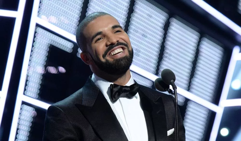 Read more about the article Drake’s ‘curse’: he loses half a million dollars by betting on Israel Adesanya