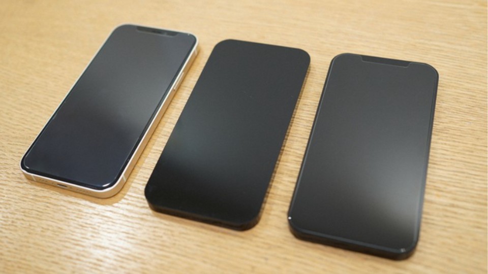 Would you have recognized it?  Only the device on the far left is a real smartphone.  The other two parts are AcryPhones.  (Image Source: (MainichiYusuke Hiratsuka))