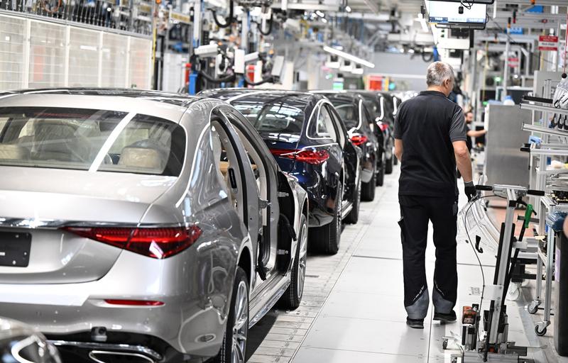 Read more about the article German car industry urges Olaf Scholz’s government to discuss anti-espionage laws with China