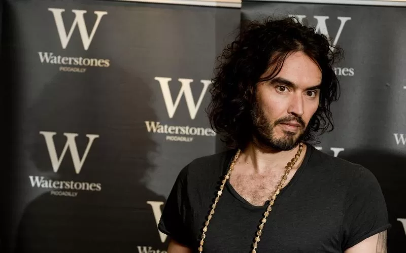 You are currently viewing VIDEO Actor Russell Brand denies “very serious criminal charges” in a clip / What Andrew Tate and Elon Musk told him