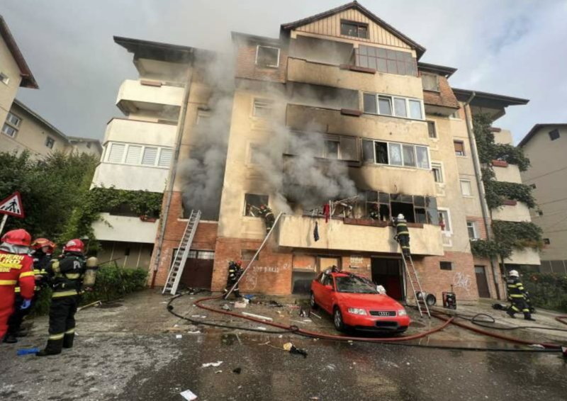 Read more about the article VIDEO Explosion and fire on the ground floor of a block of flats in Sibiu, 20 people were evacuated