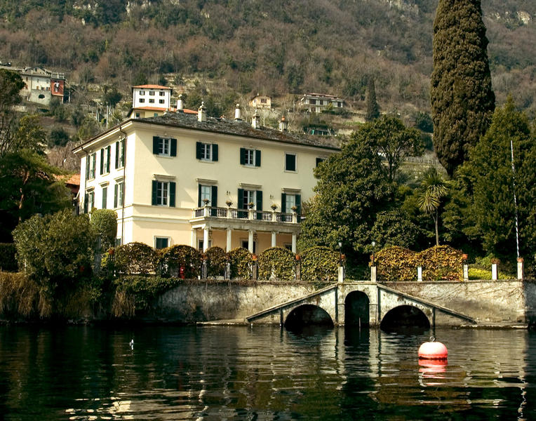 Read more about the article “This time it’s true": George Clooney is selling his villa on Lake Como / How much is the property worth?