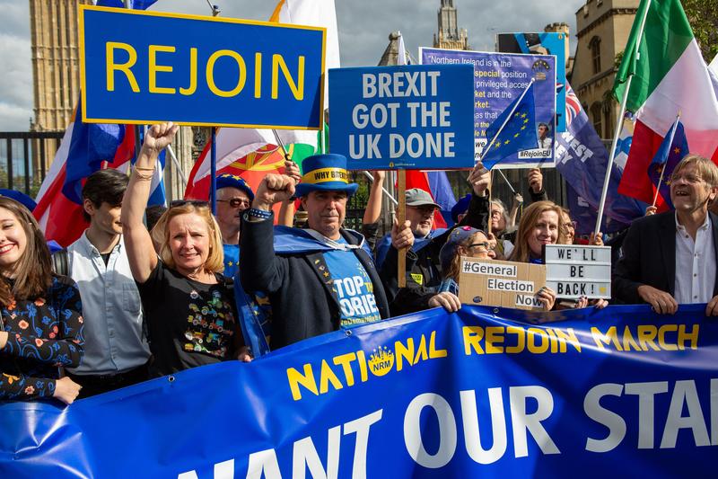 Read more about the article VIDEO A large pro-EU and anti-Brexit demonstration took place in London