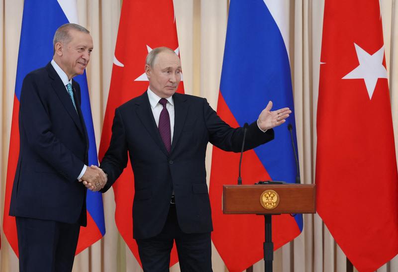 You are currently viewing Erdogan: I do not agree with the negative approach to Putin