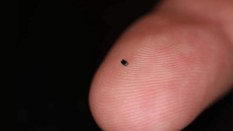 Read more about the article Smallest camera in the world – Don’t breathe in!  This camera sensor is as tiny as a grain of salt