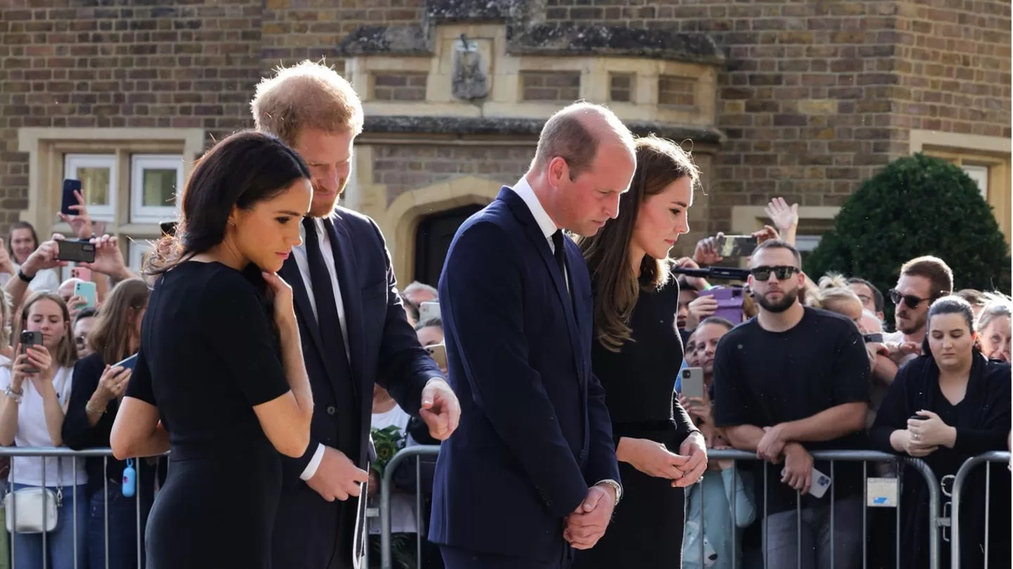 You are currently viewing Queen Elizabeth: "Fab Four"-Reunion in Windsor!  William and Kate mourned the death of the Queen with Meghan and Harry