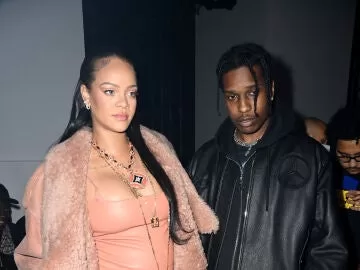 Read more about the article Rihanna and A$AP Rocky pose for the first time with their second child Riot Rose