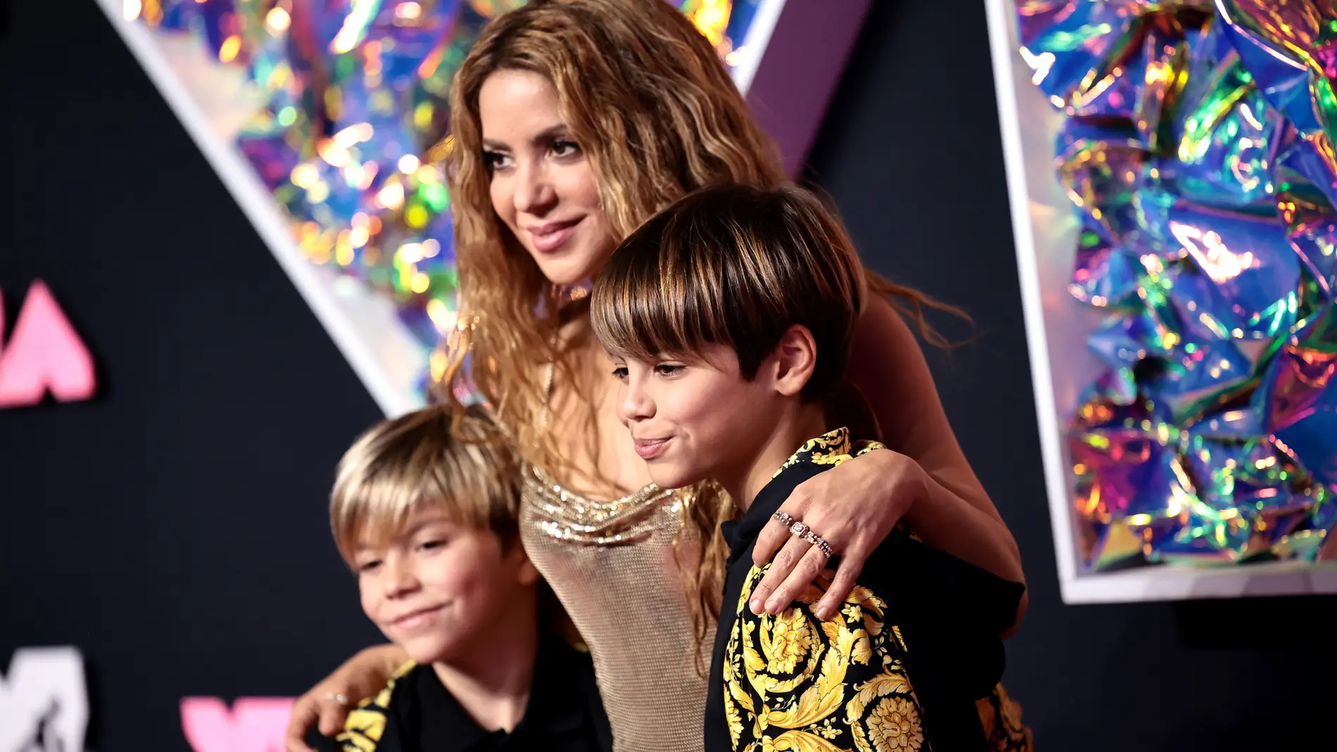 Read more about the article Shakira: "Thanks to my children Milan and Sasha for encouraging me and making me believe that mom can"