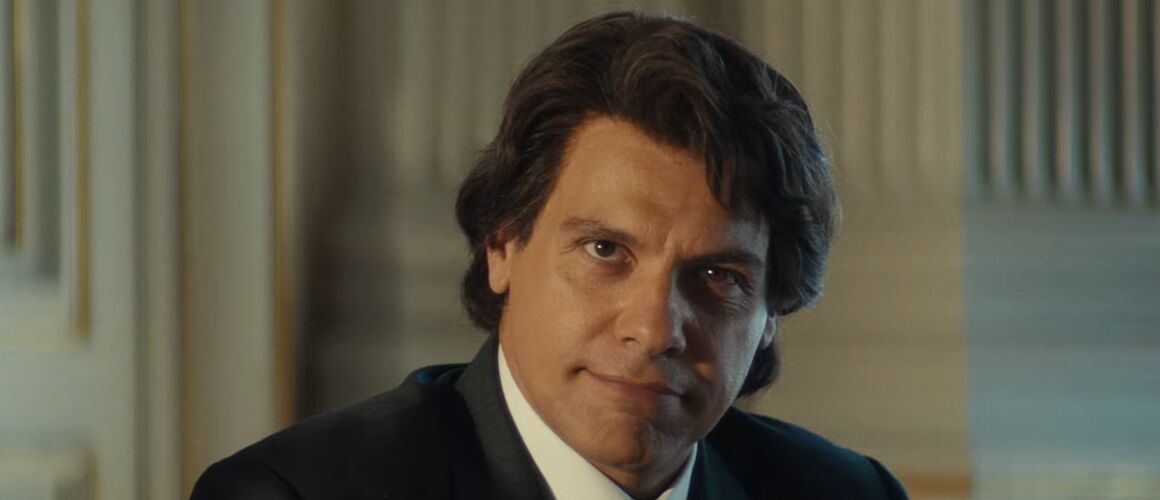 Read more about the article Tapie: Does Laurent Lafitte wear a wig in the series?