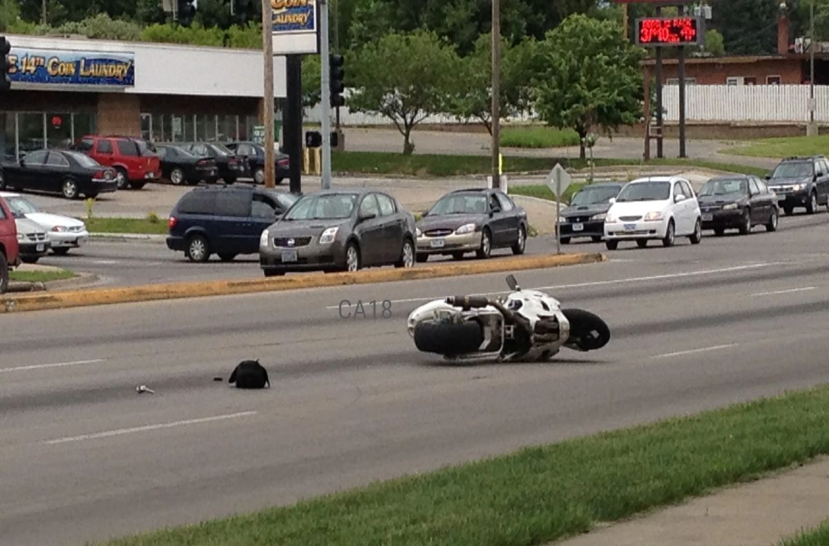 Motorcyclist Dies After Crashes into Car in Des Moines
