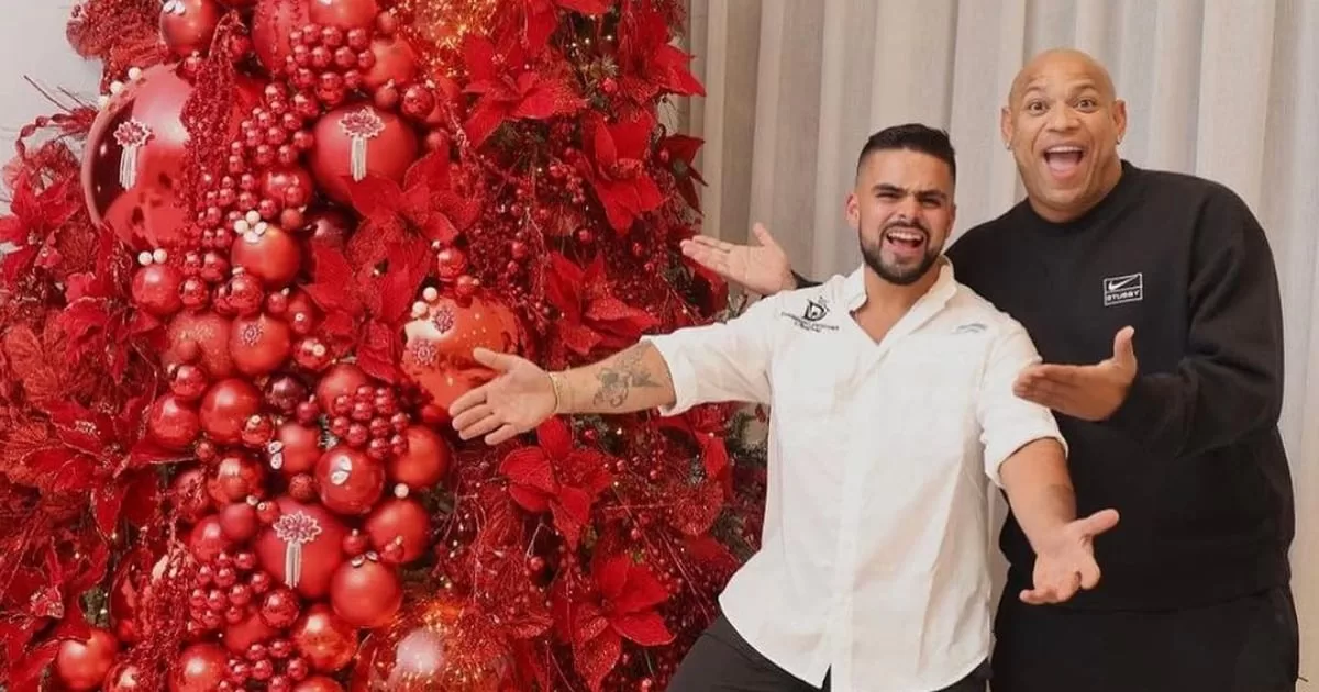 Alexander Delgado opens the doors of his Miami home to show his Christmas tree
