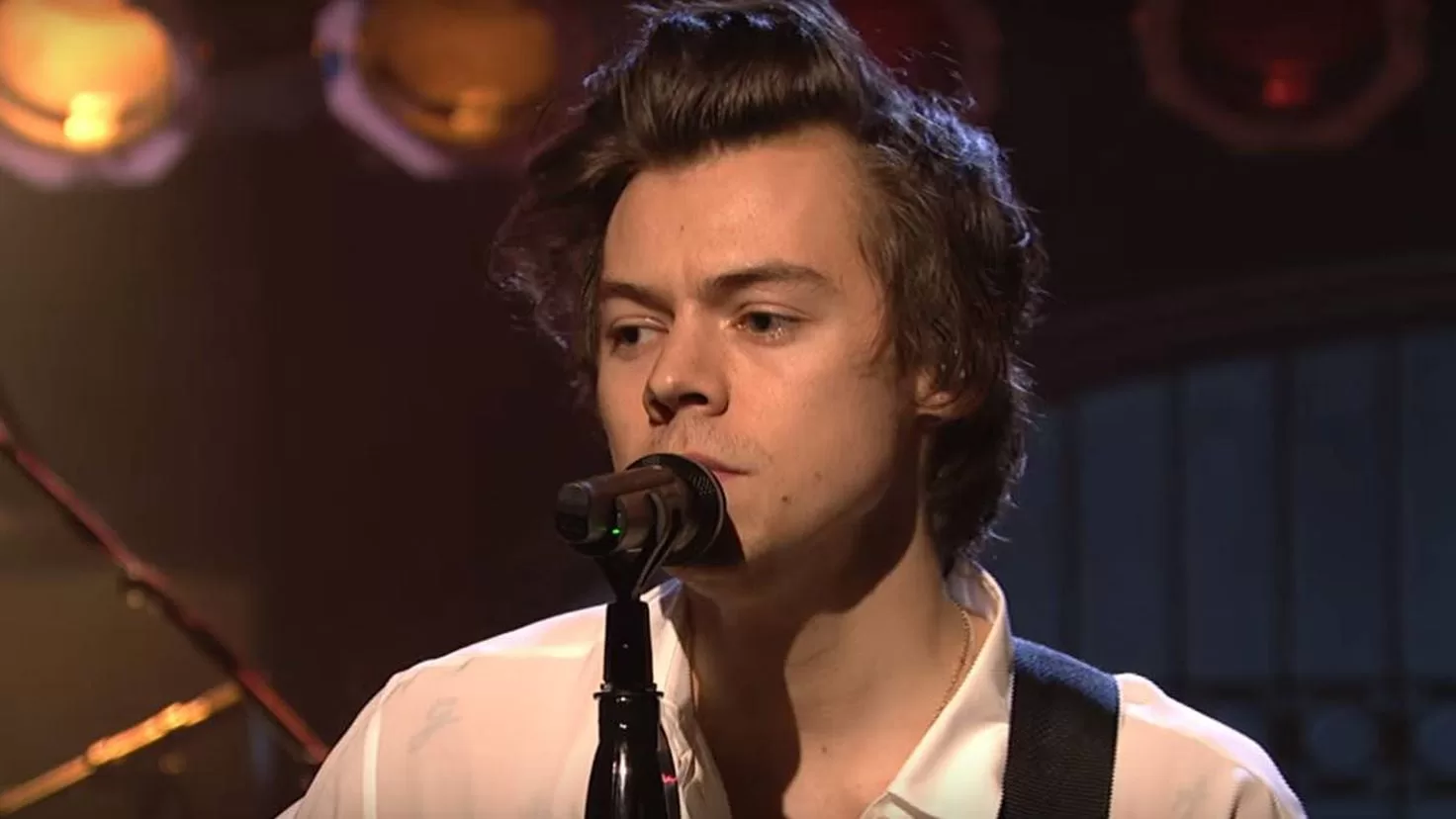 Harry Styles' new look: from his hair to a clean shave
