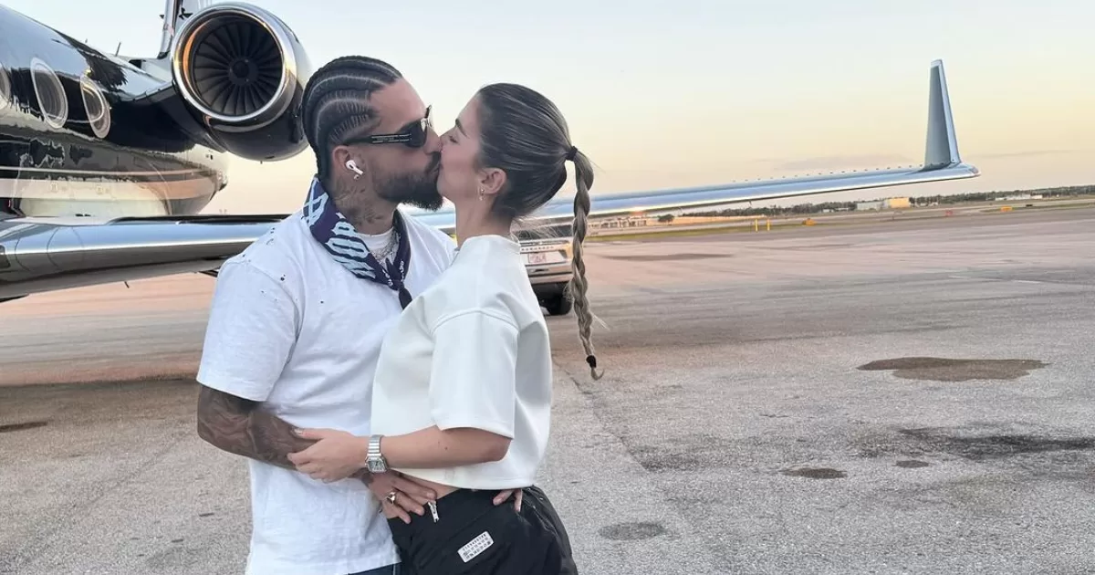 In the midst of the controversy, Maluma goes on vacation and reveals his girlfriend's weeks of pregnancy 
