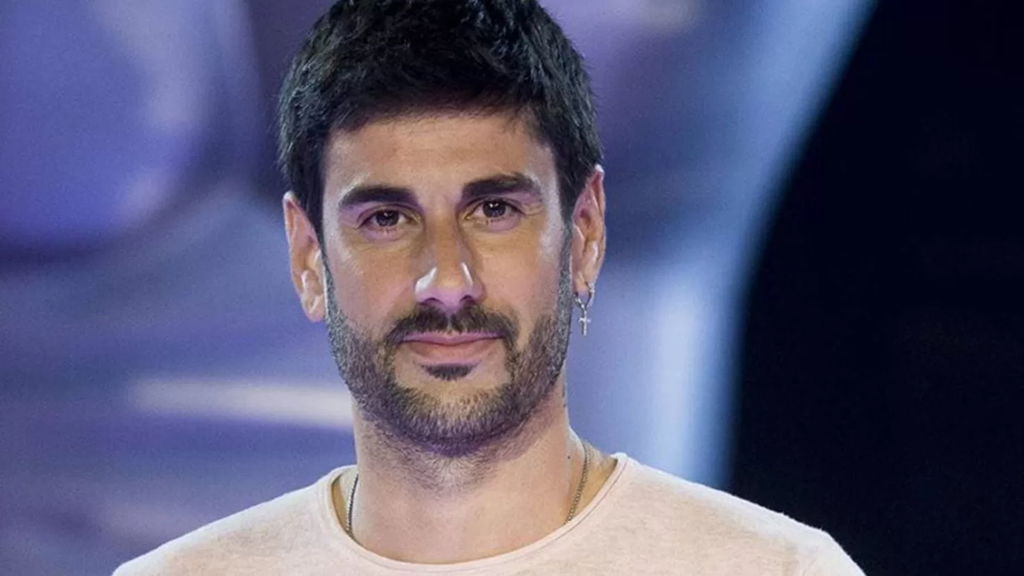 Melendi announces that his wife is giving birth in the middle of the concert
