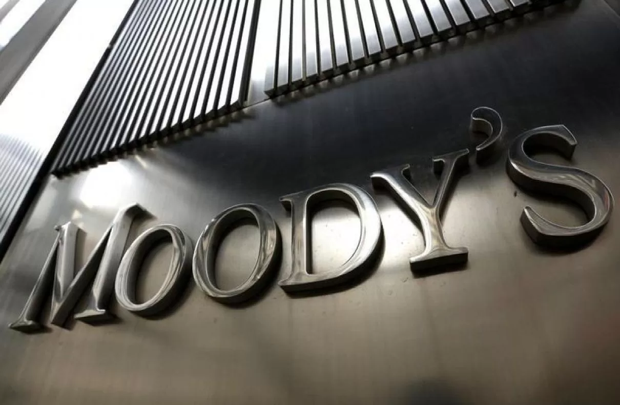 Moody's Changes US Credit Outlook to Negative