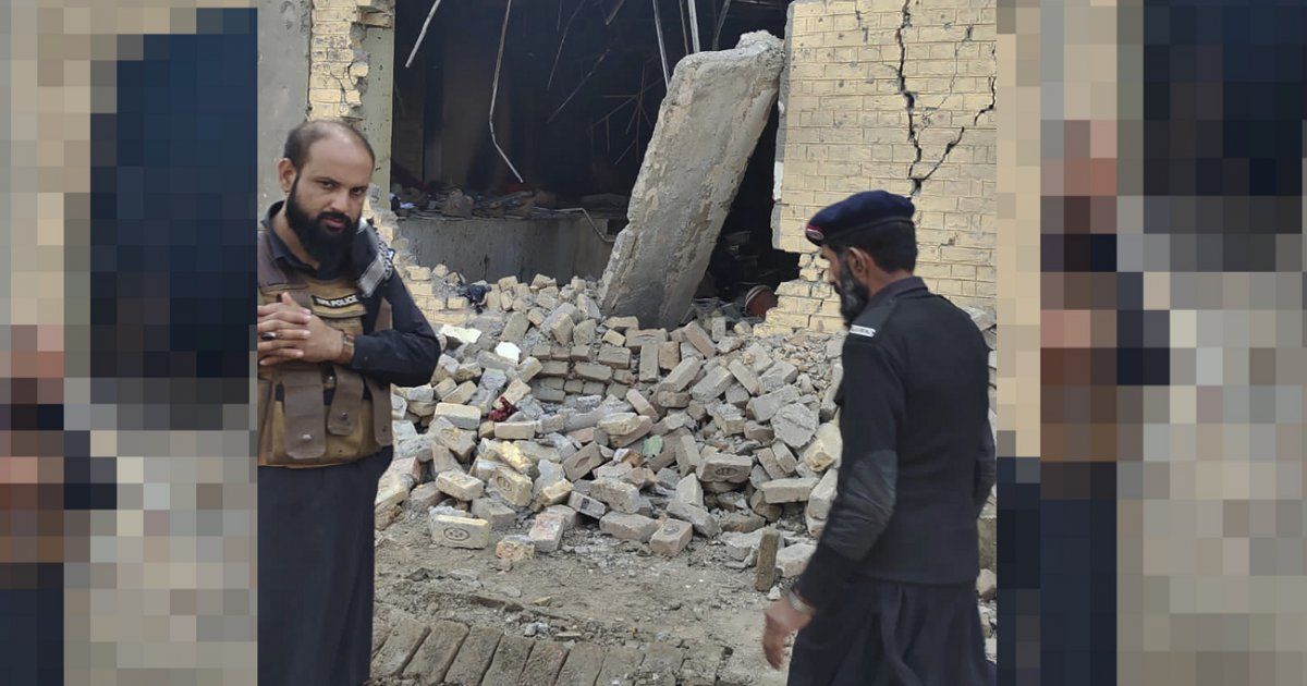 23 dead in suicide attack on police station
