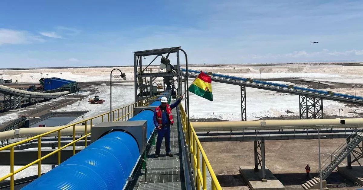 Bolivia inaugurates industrial lithium plant, the so-called white gold

