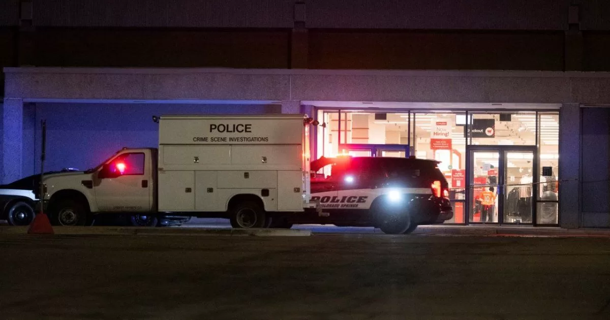  Fight ends in shooting at Colorado shopping center;  one dead and three injured
