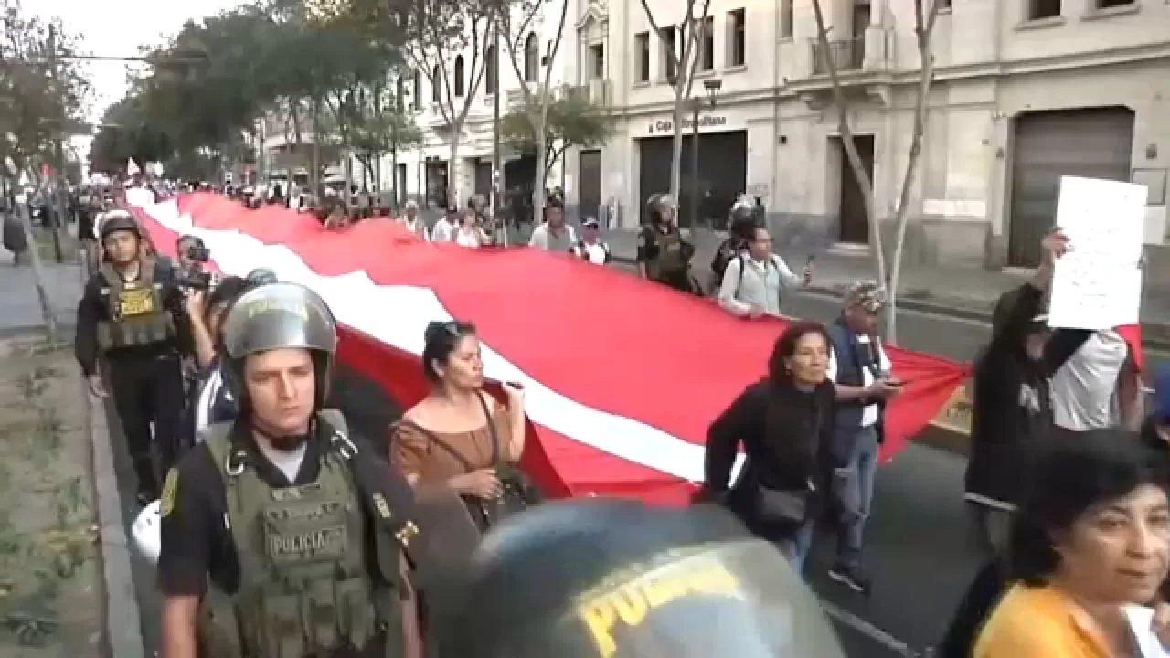 Hundreds march in Peru against corruption
