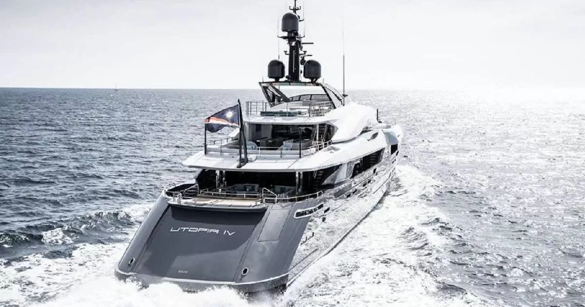 Luxurious yacht Utopia IV hits a bridge in Miami
