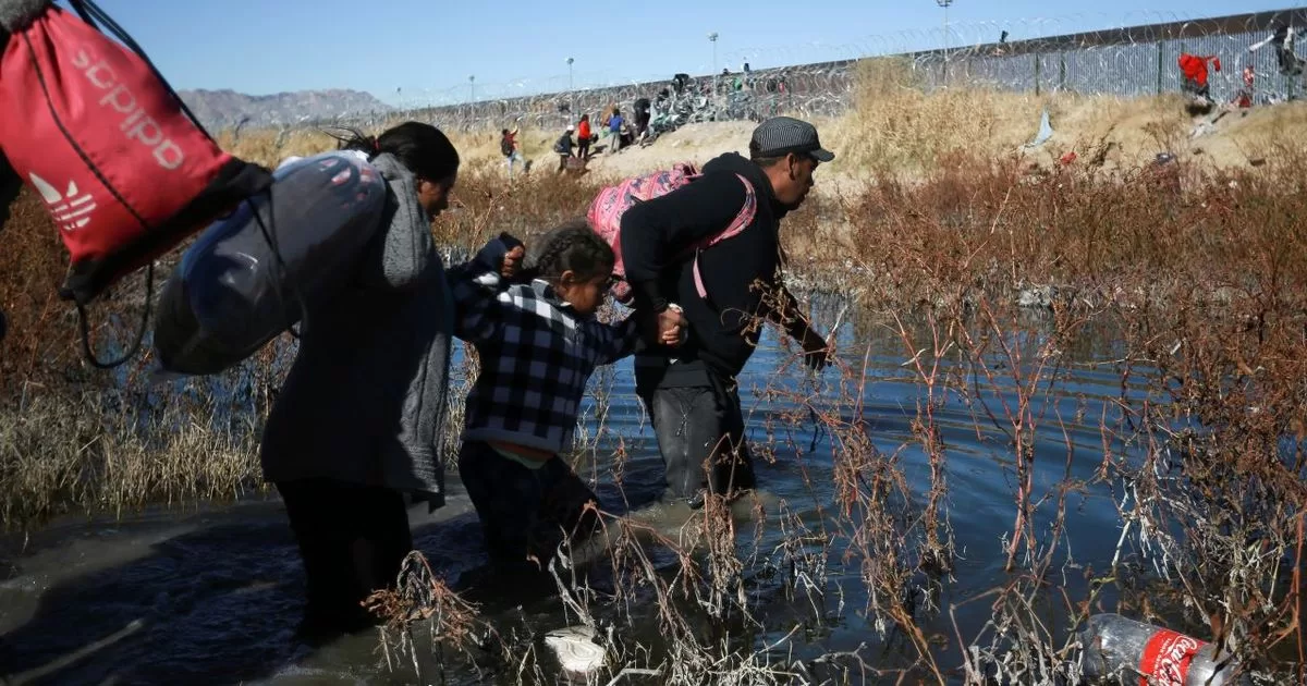Migrant camp evicted on the banks of the Rio Grande
