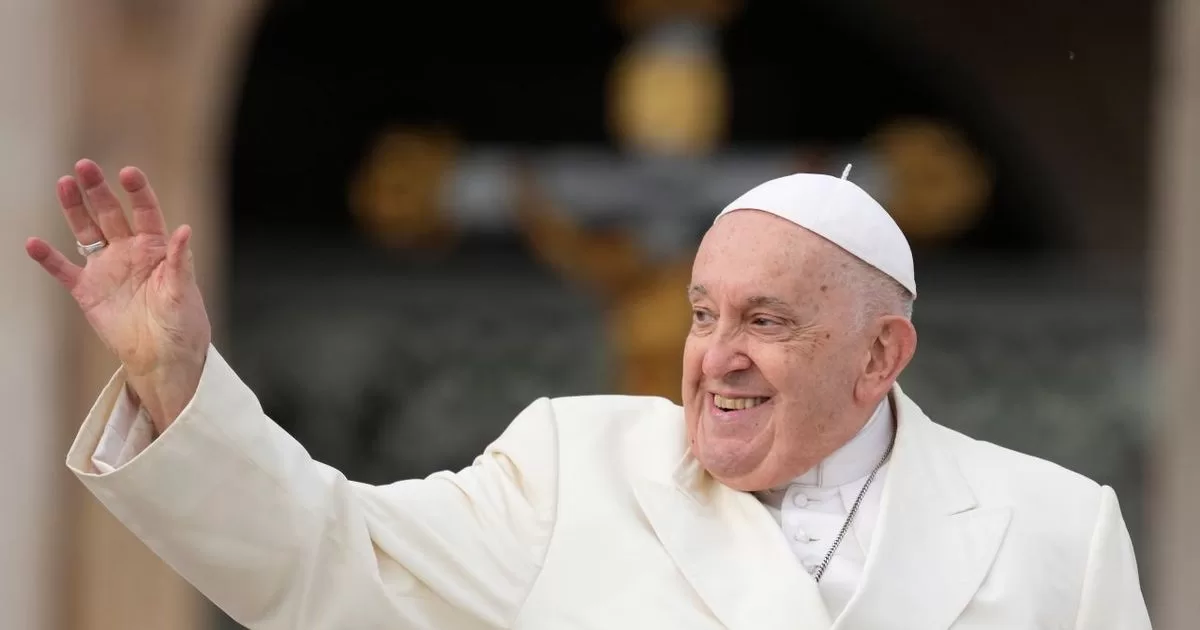 Pope Francis authorizes blessings for same-sex couples
