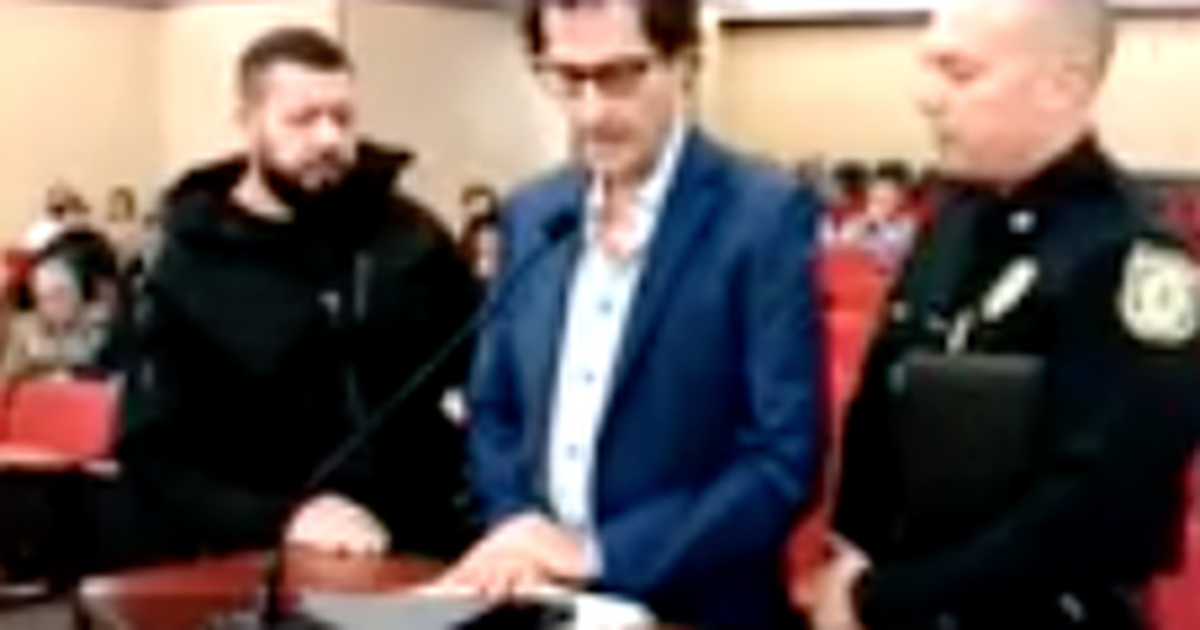 Resident is expelled from Council meeting after calling the mayor a liar

