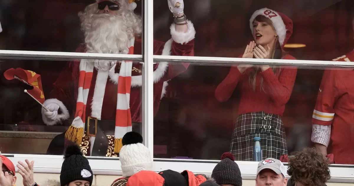 Taylor Swift celebrates Christmas at a Travis Kelce party
