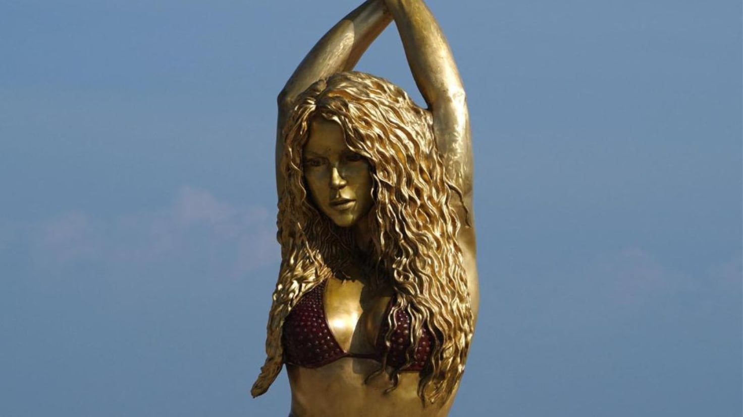 The viral spelling mistake on the Shakira statue
