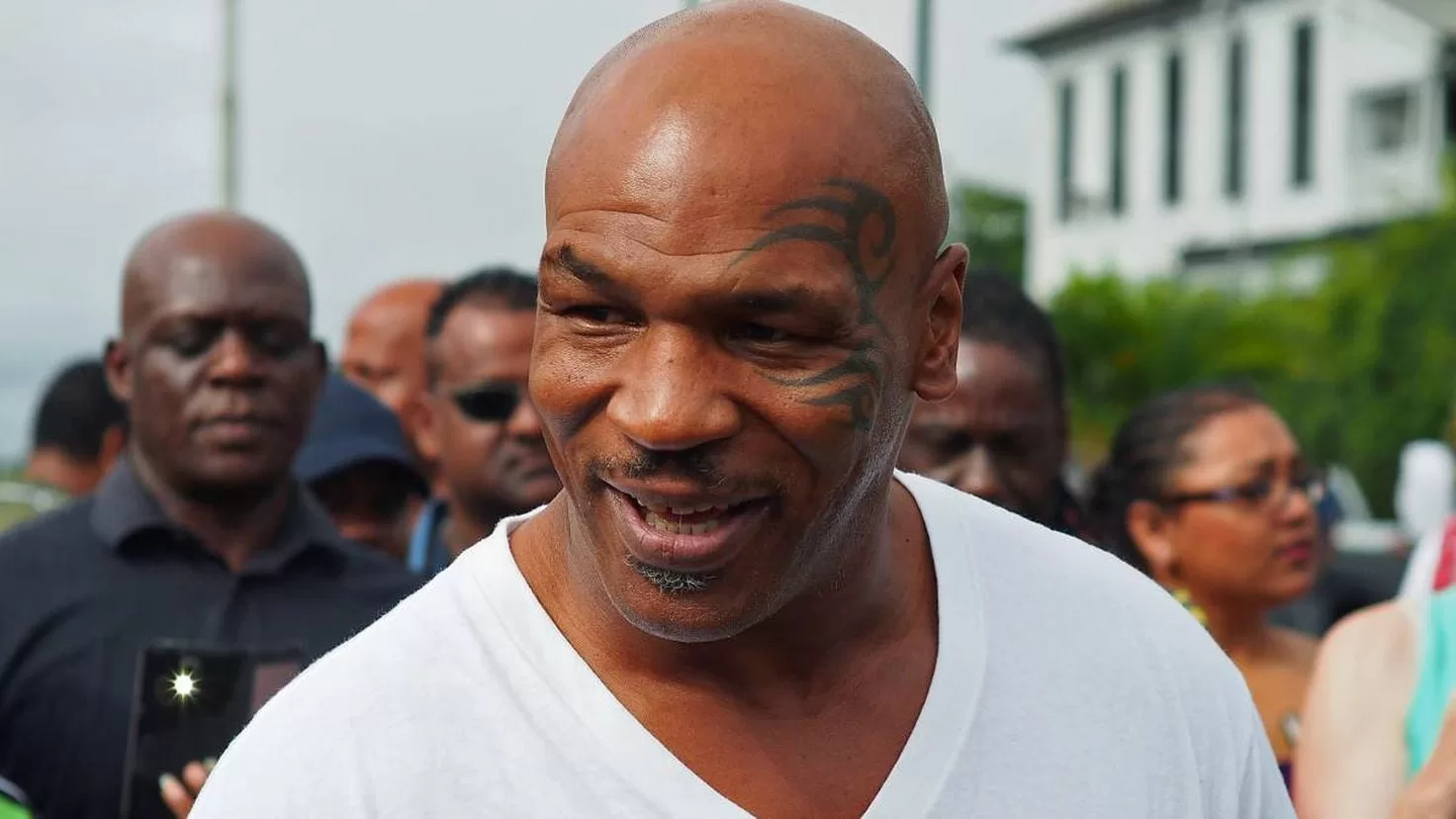 They ask Mike Tyson for half a million dollars to avoid going to trial after attacking a passenger on a flight
