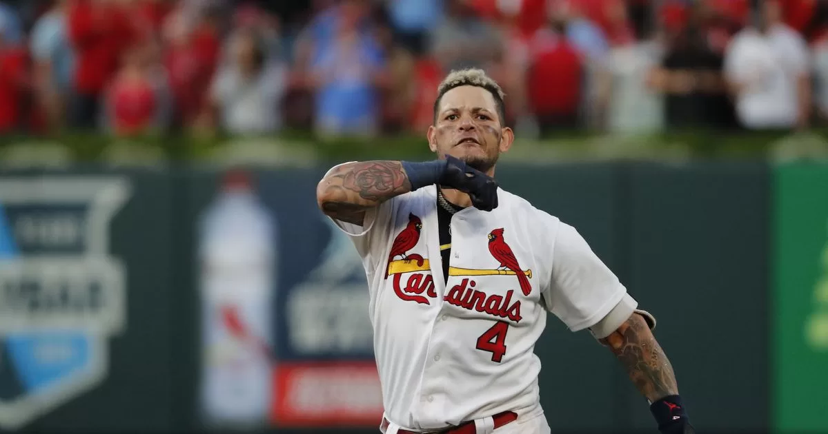 Yadier Molina returns to San Luis, but in an office
