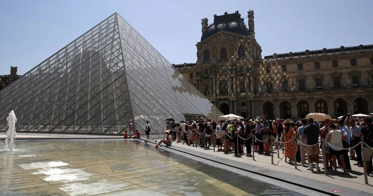 Admission to the Louvre museum increases 30%
