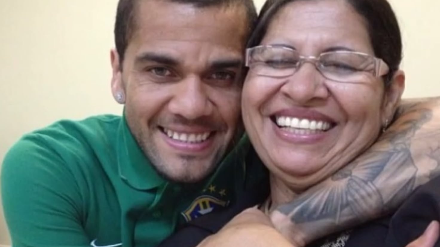 Dani Alves' mother could be tried for a crime of revealing secrets
