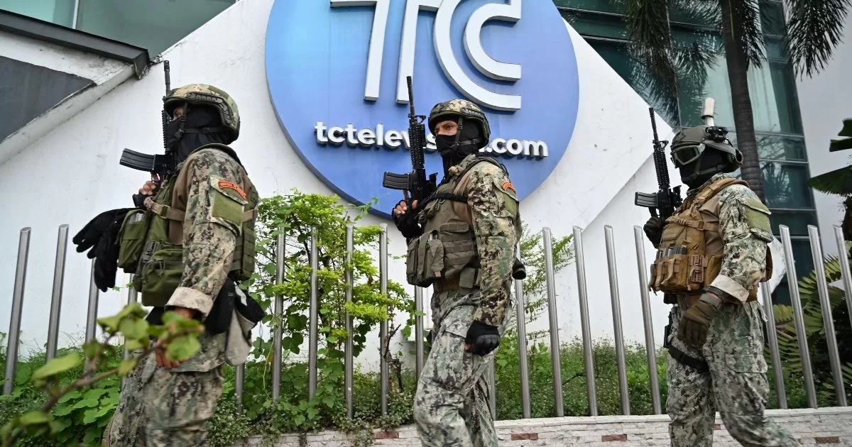 Ecuador accuses 13 people involved in the armed assault on a television station of terrorism
