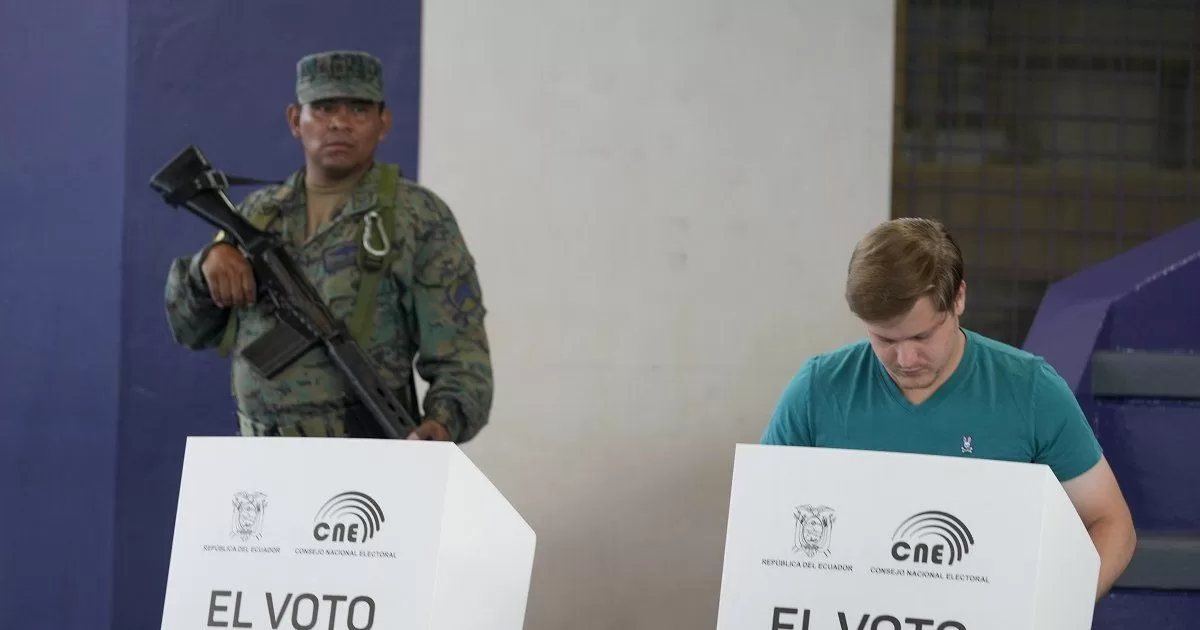 Ecuador approves questions for a constitutional referendum
