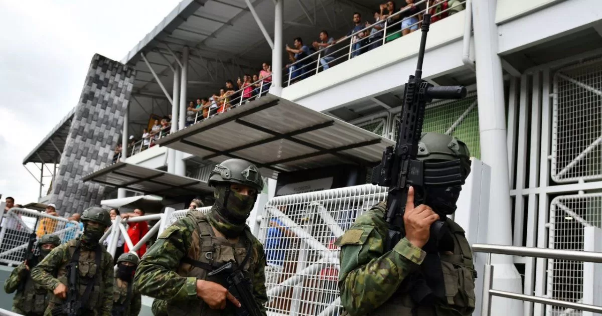 Ecuadorian police arrest criminals trying to take over hospital
