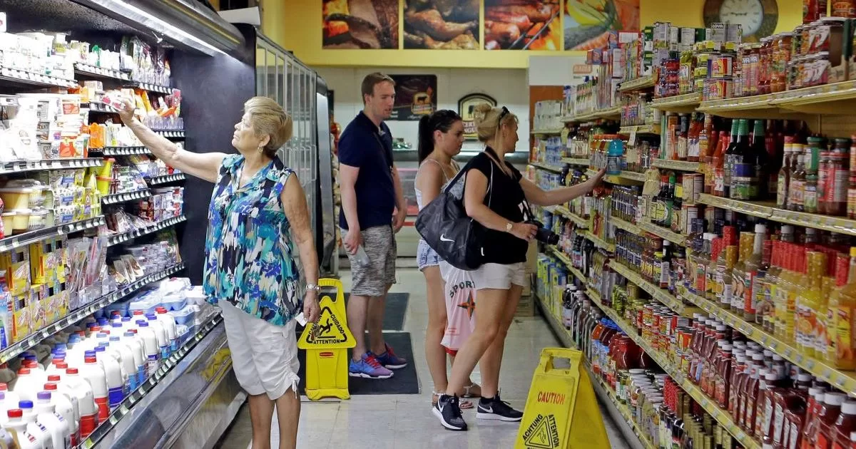 How much do Florida residents spend on food?
