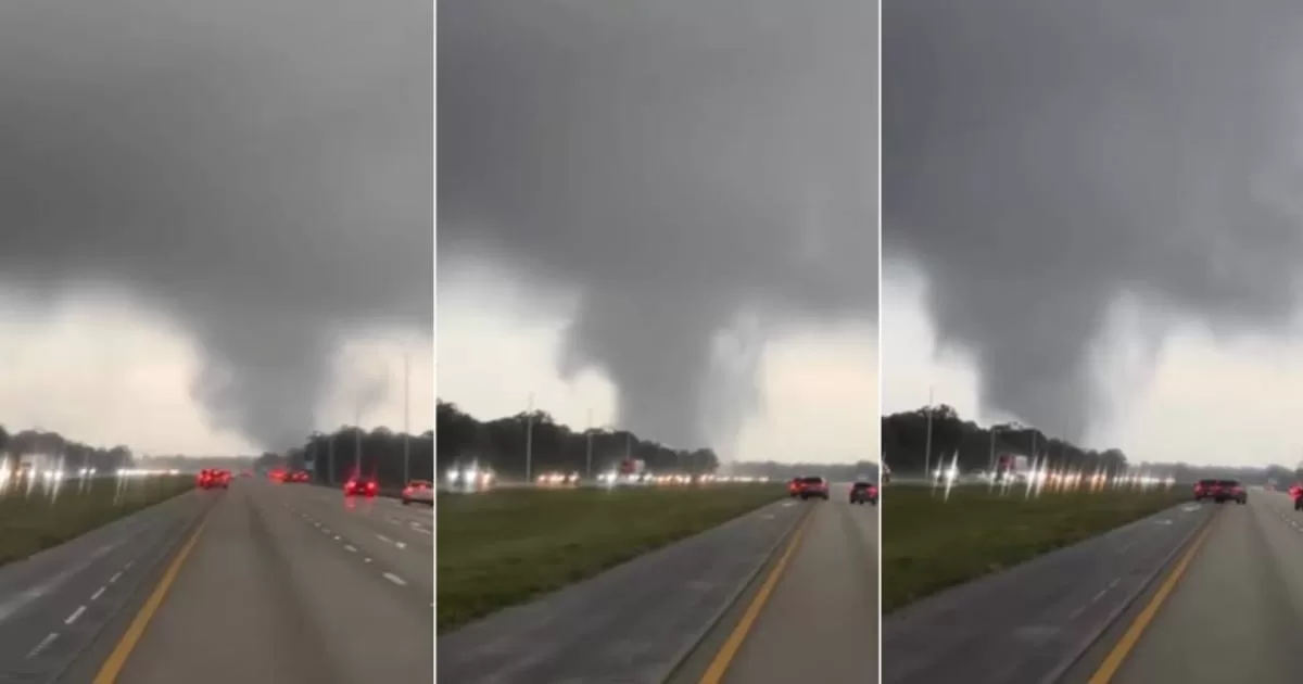 Impressive tornado captured on the highway in Palm City, Florida
