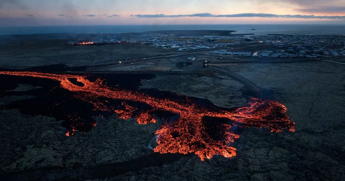 New volcanic eruption affects homes in Iceland
