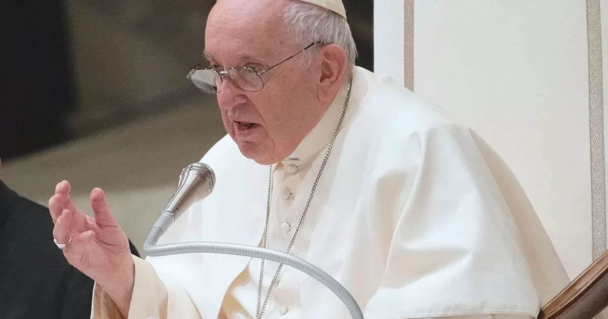 Pope Francis calls for banning surrogacy
