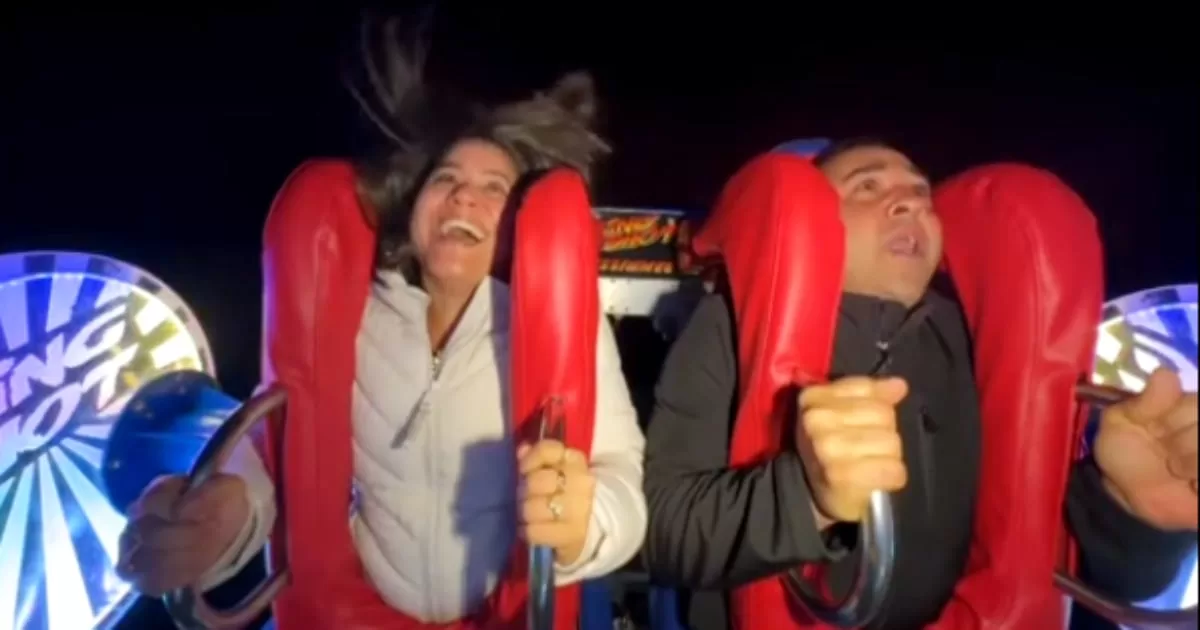 Reaction of a Cuban couple at an amusement park in the US
