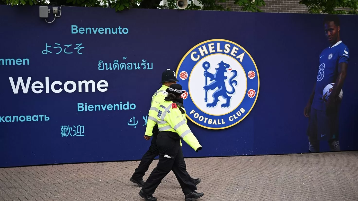 The British police discover the modus operandi of the thieves in the home of footballers

